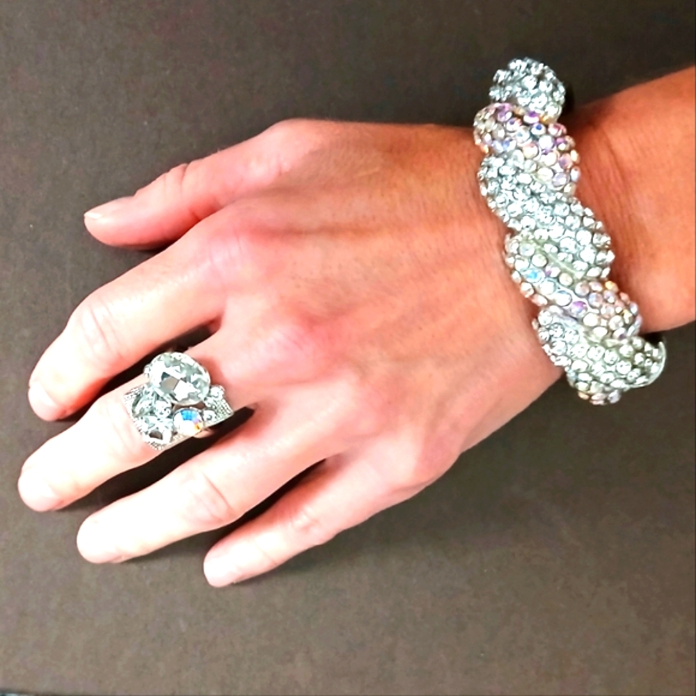 •Elegant Silver Crystal Bracelet and Ring Set